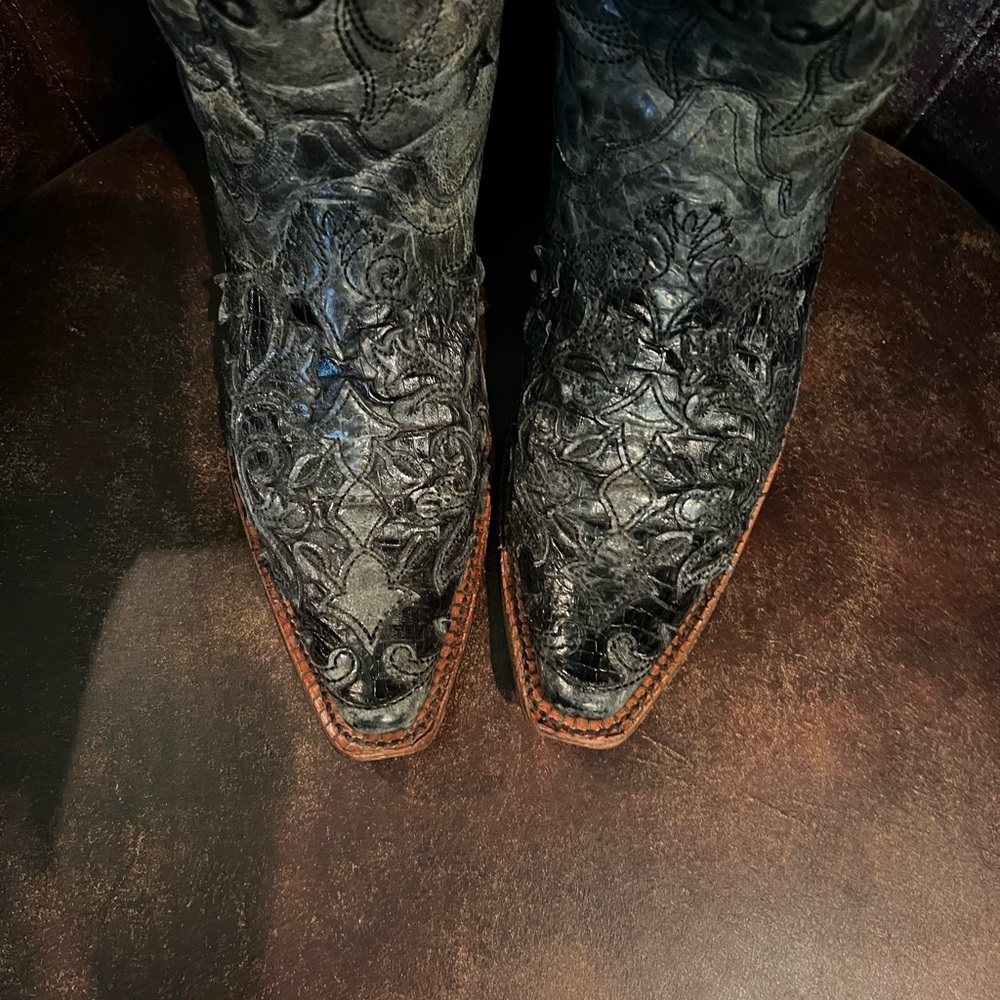 Women’s Corral Vintage Boots - Picture 3 of 9